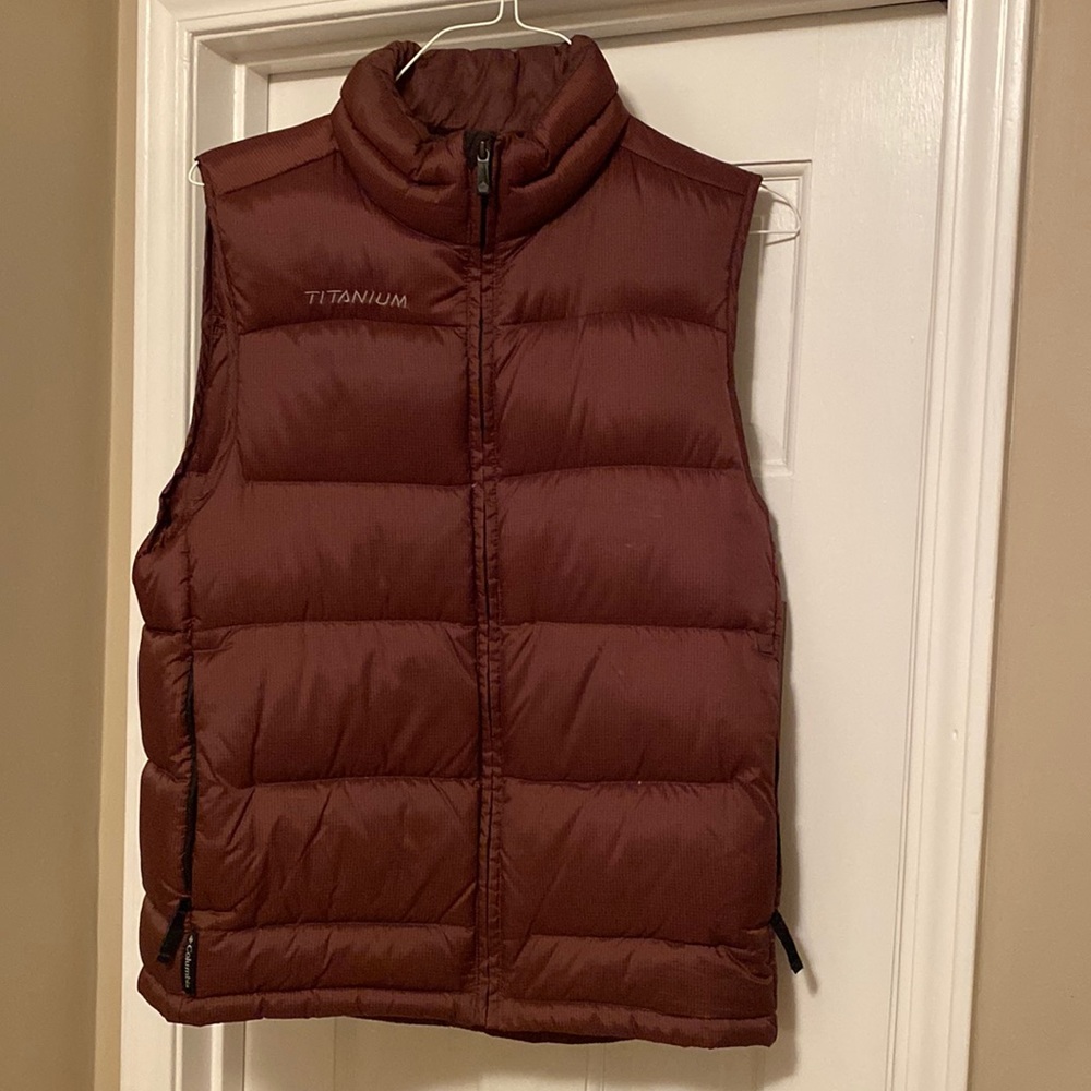 Columbia Titanium down vest size medium